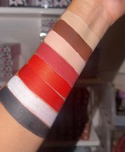 Load image into Gallery viewer, Duo water activated eyeliner/base.