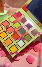 Load image into Gallery viewer, Ojitos de Pollita Eyeshadow Palette.
